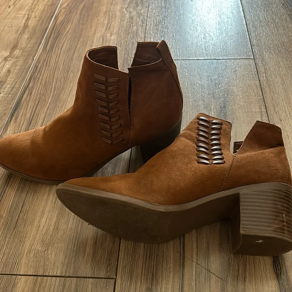 Slit side booties! - Picture 1 of 5